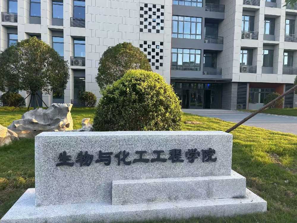 竹山县扬州职业大学体育场高杆灯项目